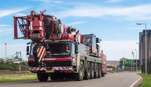 全球最富有吊裝公司 買吊車算什么？3000噸起重機(jī)我們自己做！